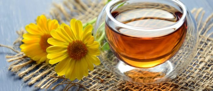chamomile tea - home remedies to ease your cyst's pain